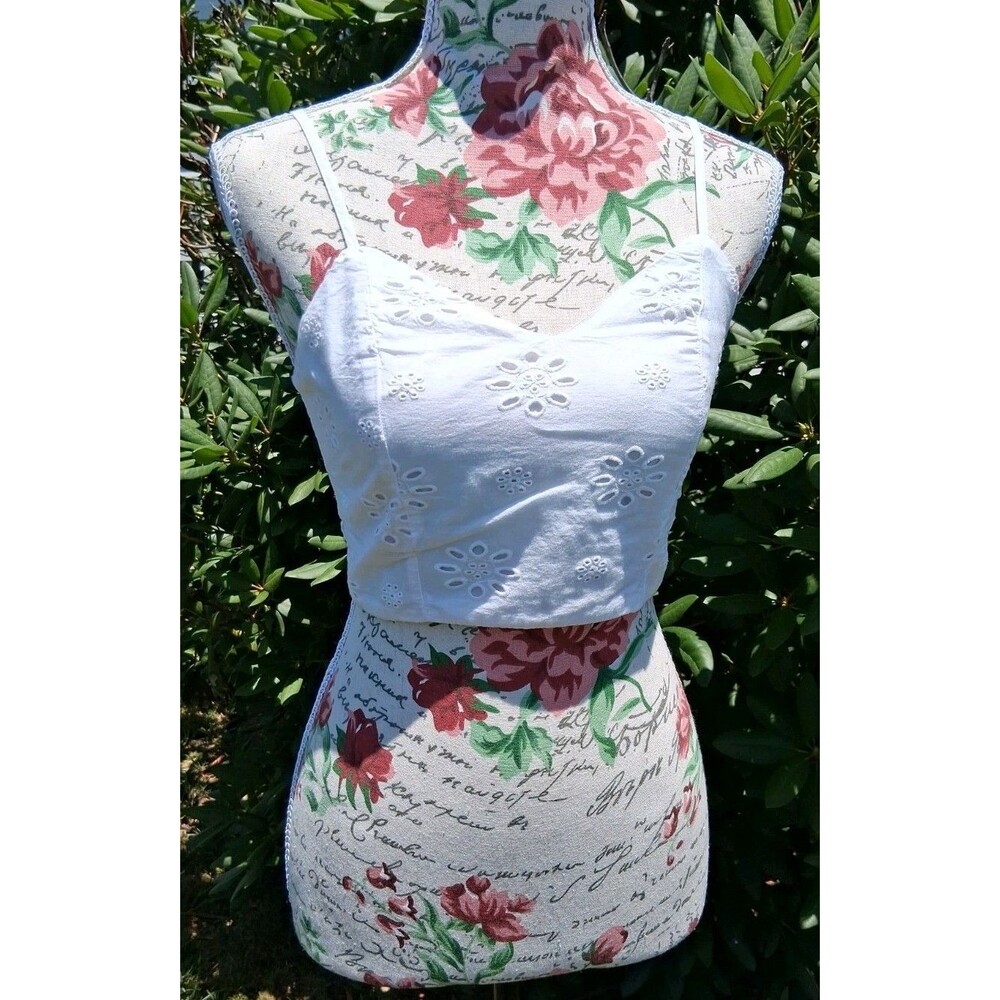 Universal Threads Womens S White Eyelet Cropped Summer Top Smocked Festival